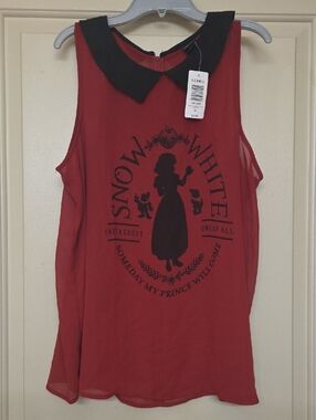 NWT Torrid Red Sleeveless Snow White Graphic Top with Black Collar